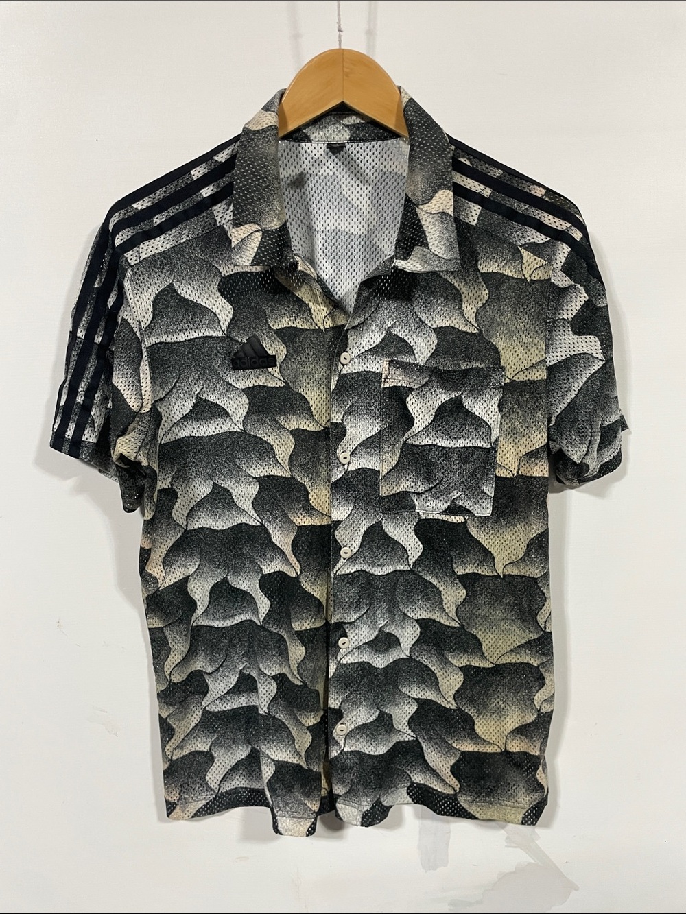 adidas Black & Cream Abstract Short-Sleeve Button-Down Shirt